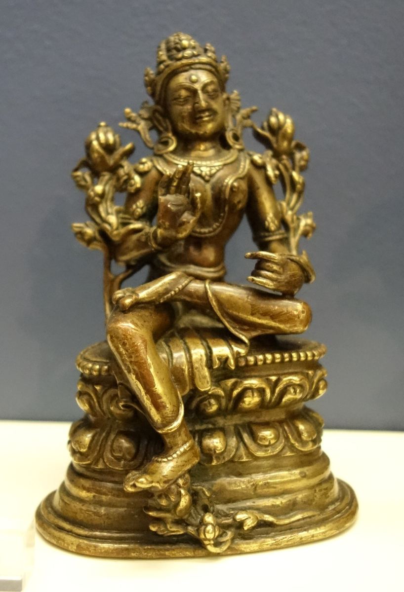 Bronzefigur der Grünen Tara, sitzend, das rechte Bein ausgestreckt